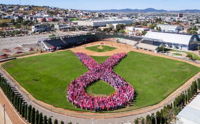 El Gran Lazo Rosa se formó con 5 mil personas en Cuauhtémoc