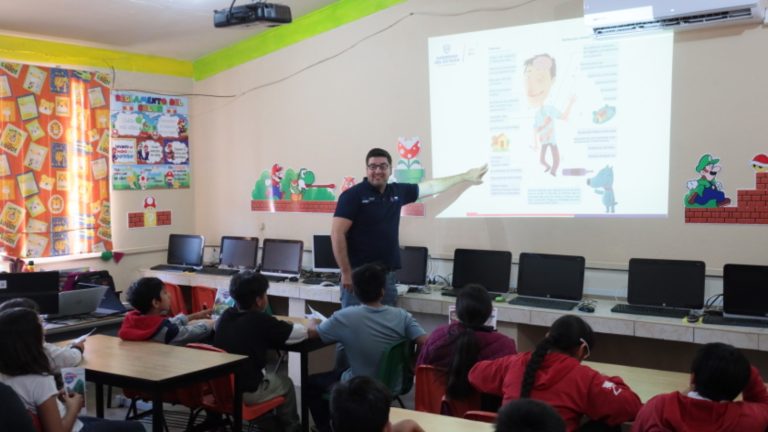 Capacitan a psicólogos del Municipio de Cuauhtémoc en prevención de adicciones