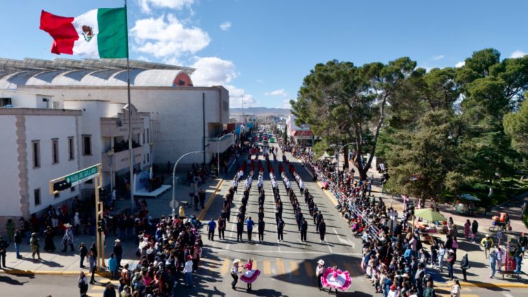 Realizan desfile en Cuauhtémoc por el 115° aniversario de la Revolución