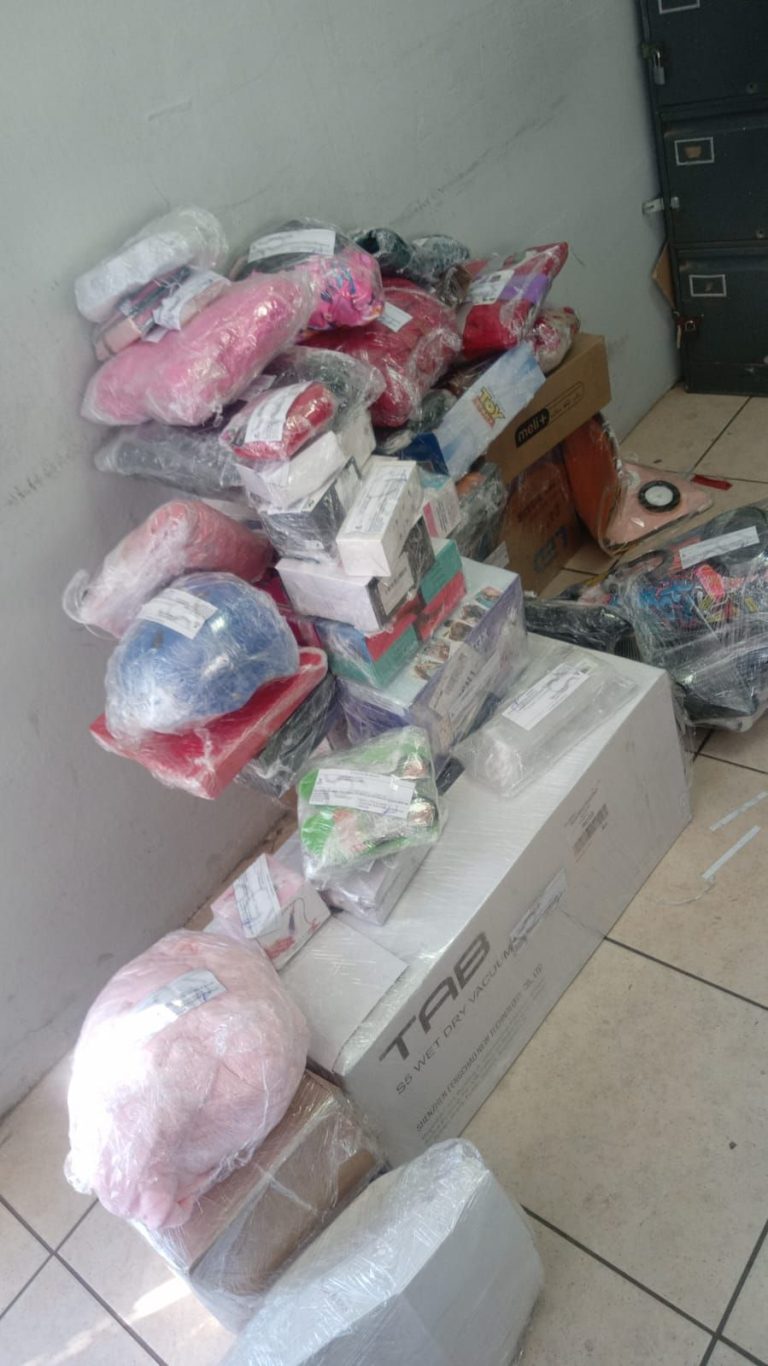 Tenían que repartir paquetes de Mercado Libre, pero mejor se los llevaron a su casa, hay dos detenidos