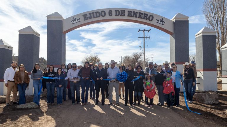 Inauguran Arco de Entrada en el Ejido 6 de Enero