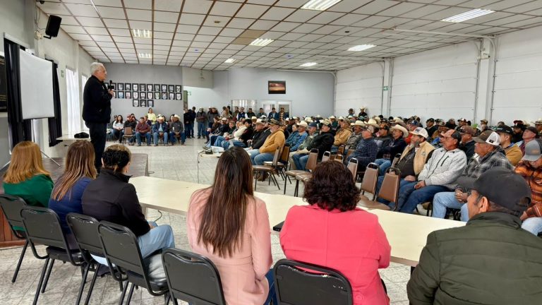 El Municipio de Cuauhtémoc entregó concentrado alimenticio a productores de ganado