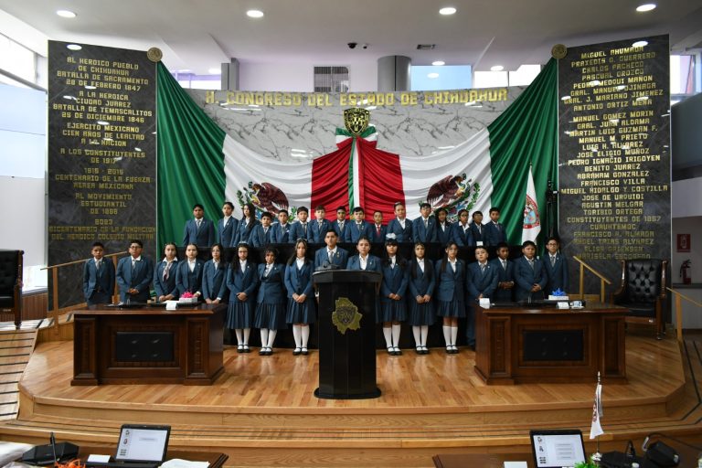 Sesionan diputadas y diputados infantiles por un día