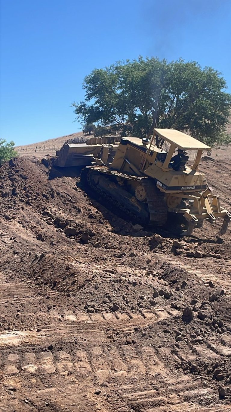 Realizan desazolve de presones en ejidos de Anáhuac, en Cuauhtémoc