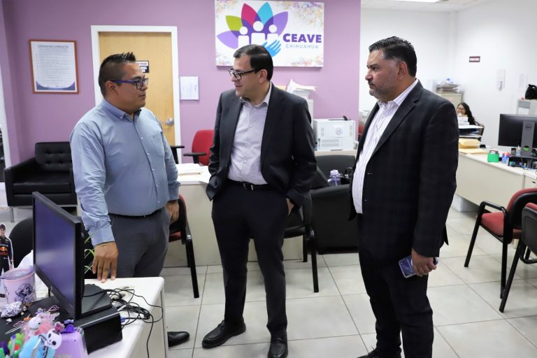 Panchito Sáenz recorre las instalaciones de la Fiscalía de Distrito Zona Occidente